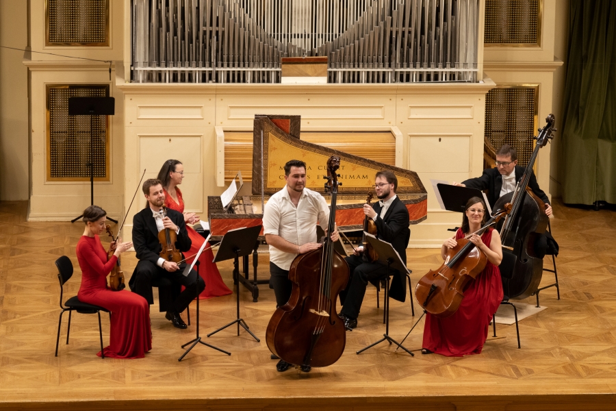 Barbara Tolarová, Martin Pavlík, Lucie Fišerová, Ondřej Sejkora, Josef Janda, Katarína Madariová,, Martin Sedlák, 2. dubna 2024, Besední dům, Brno (zdroj Filharmonie Brno, foto Jakub Joch)