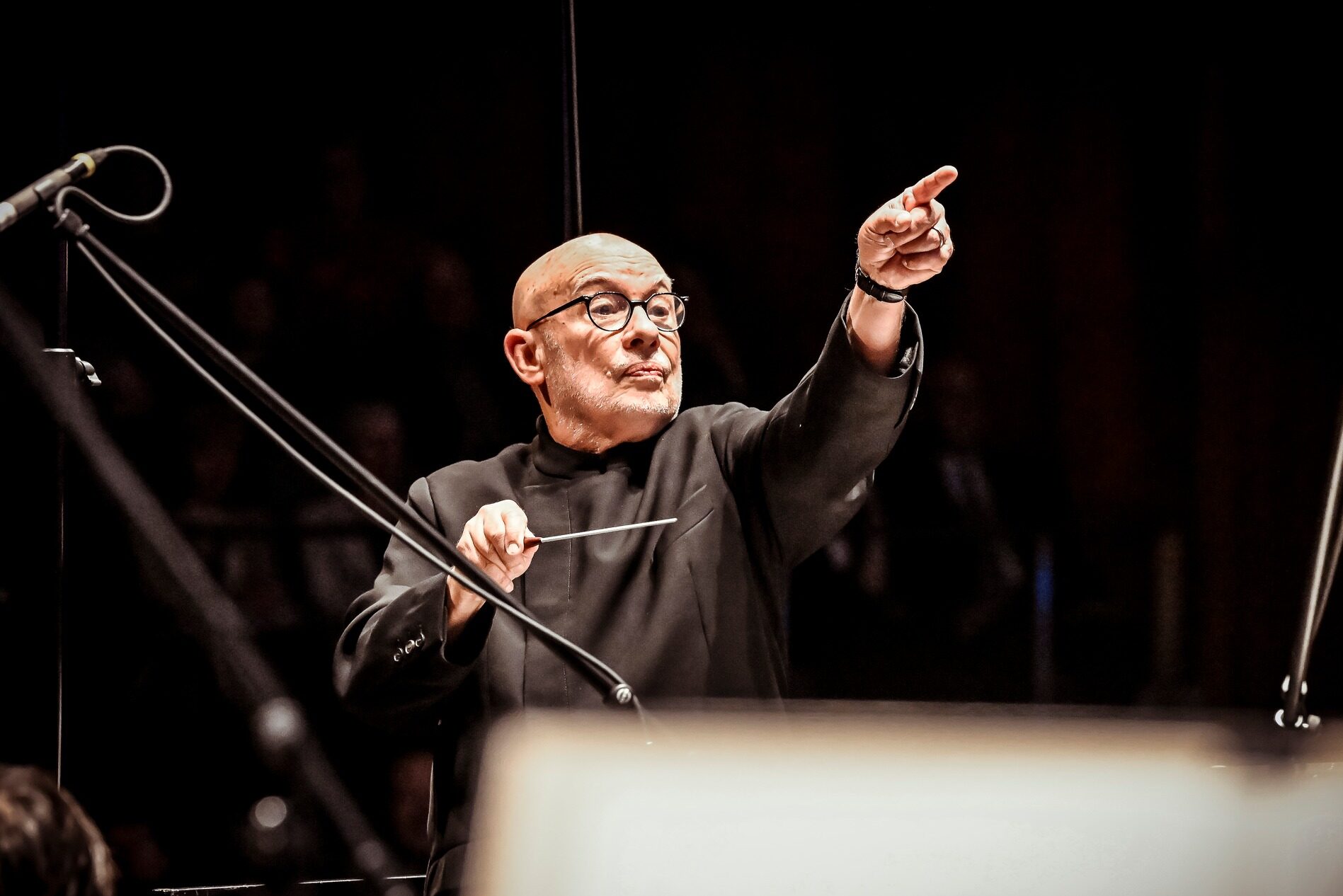 Filharmonie Brno: West Side Story, Frida Kahlo a Mišima, 29. května 2025, Janáčkovo divadlo Brno – Dennis Russell Davies (foto Marek Olbrzymek)