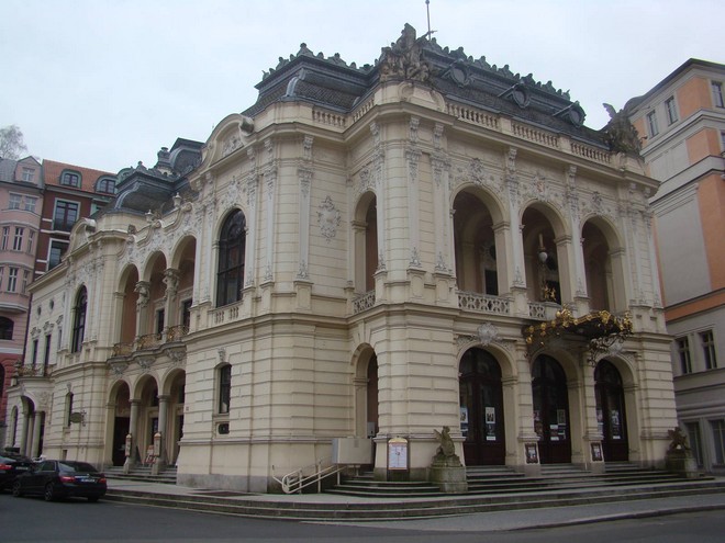 Městské divadlo Karlovy Vary (zdroj theatre-architecture.eu)