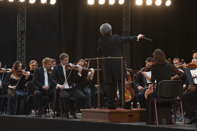 Hudební slavnosti Emy Destinnové 2015 – Semyon Bychkov, Česká filharmonie – Pavilon T výstaviště České Budějovice 2015 (foto Petr Hrůša)