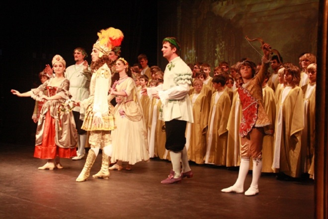 H.Purcell: Dioklecián - Jan Ondrejka, Blanka Ferjentsik Wernerová, Francesco Scarpato, Michaela Bartlová, Roman Hoza a Boni pueri (foto Jaroslav Šlajs)