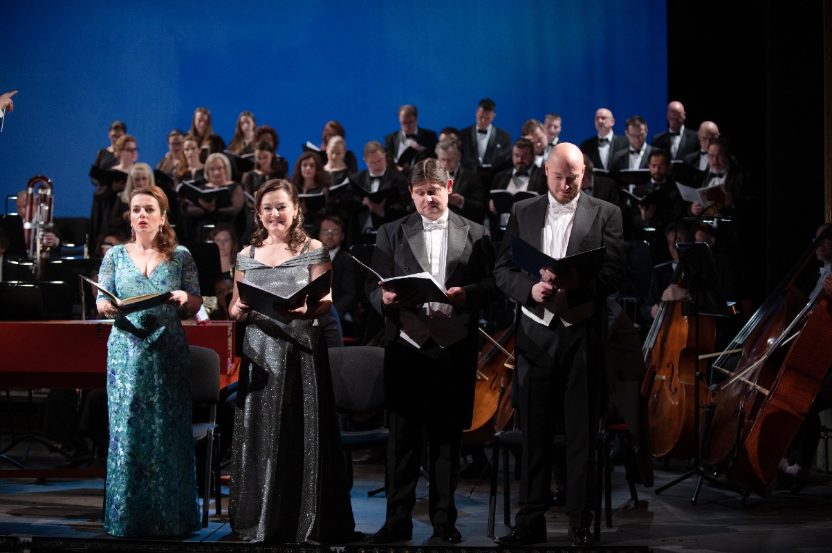 Joseph Haydn: Stvoření – Jana Sibera, Andrea Frídová, Tomáš Kořínek, Jiří Hájek – Divadlo J. K. Tyla v Plzni, 23. dubna 2022 (zdroj Divadlo J. K. Tyla v Plzni, foto Irena Štěrbová)