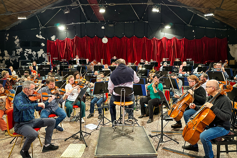 Janáčkova filharmonie Ostrava během zkoušky na Černé louce (foto Radim Kolibík)