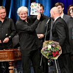Jiří Pavlica s prvním výtiskem knihy Janáčkova filharmonie *70 (zdroj Janáčkova filharmonie Ostrava)