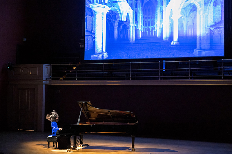 Symfonický orchestr hl. m. Prahy FOK: Alice Sara Ott – Klavírní recitál Ozvěny života, 15. dubna 2023 (foto Petr Dyrc)