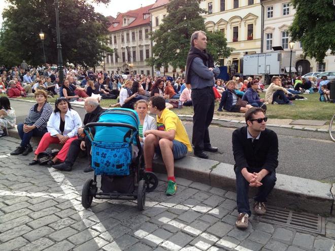 Česká filharmonie na Hradčanském náměstí - Praha 2016 (foto FB ČF)