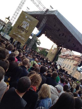 Česká filharmonie na Hradčanském náměstí - Praha 2016 (foto FB ČF)
