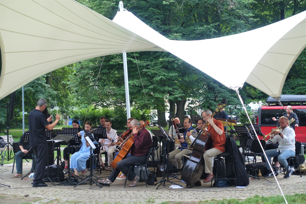 Brno Contemporary Orchestra - Divoká Šárka v Brně (foto Brno Contemporary Orchestra)