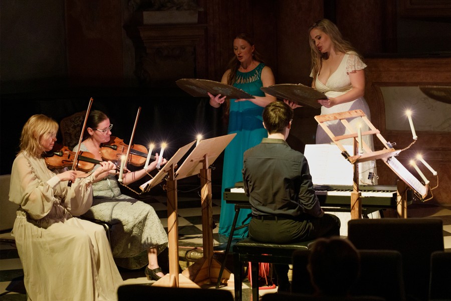 Vít Zouhar: Coronide – Markéta Israel Večeřová, Dorota Grossová a Ensemble Damian, festival Opera Schrattenbach (foto Michal Málek)