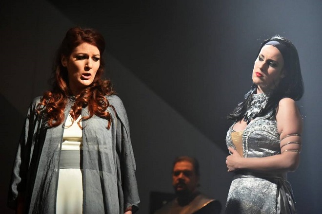 G.Verdi: Aida – Lívia Obručník Vénosová (Ida), Alžběta Vomáčková (Amneris) - Divadlo F.X.Šaldy Liberec 2015 (foto Petr Našic)