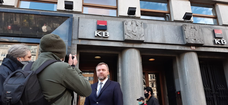 PKF – Prague Philharmonia musela zrušit vzhledem k vládním nařízením všechny své plánované koncerty až do konce tohoto roku, ale v kontaktu se svými posluchači rozhodně zůstává. Do virtuálního světa přesouvá některé z původních programů, například první koncert dětské abonentní řady, který odvysílala na svých webových stránkách i sociálních profilech v neděli 29. listopadu. Současně odstartovala i nově sestavený cyklus komorních on-line koncertů.
