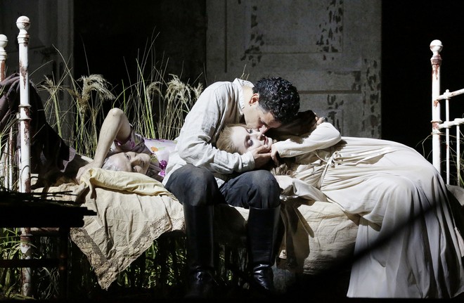 Gioachino Rossini: La donna del lago – Giusi Merli (Elena anziana), Salome Jicia (Elena), Juan Diego Flórez (Giacomo V-Uberto) - Rossini Opera Festival 2016 (foto Studio Amati Bacciardi)