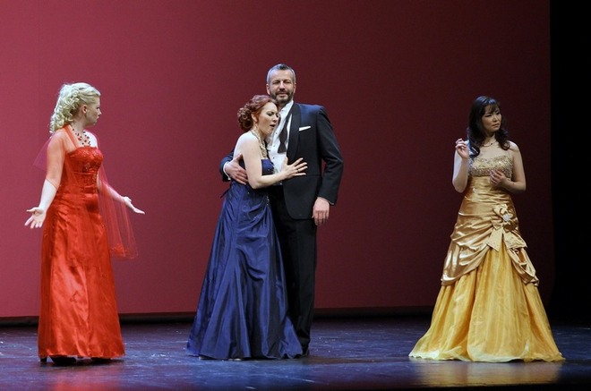 Pražské premiéry - Michaela Kapustová, Jana Šrejma Kačírková, František Zahradníček a Yukiko Kinjo - Stavovské divadlo 22.4.2016 (foto Hana Smejkalová)