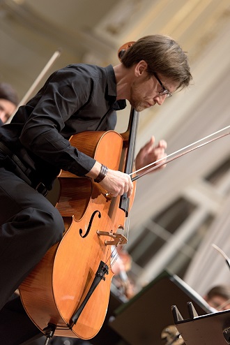 Ladislav Szathmáry (violončelo), Slovenská filharmónia, dirigent Fabrizio Ventura -Bratislava 21./22.1.2016 (foto Ján Lukáš)