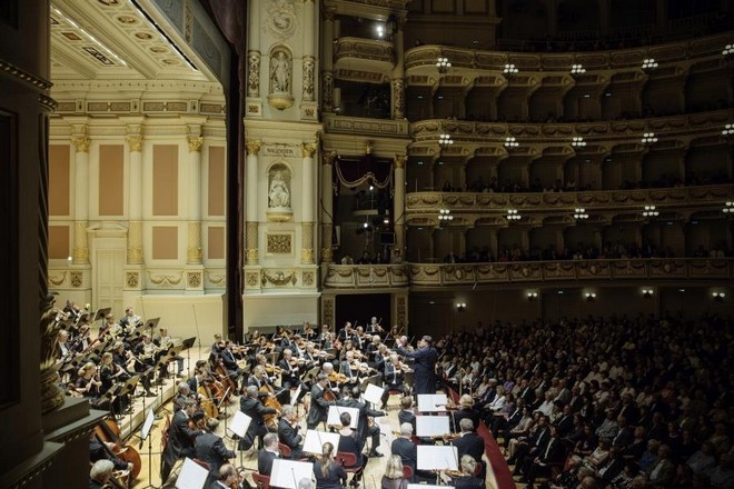 1. Symphoniekonzert - Sächsische Staatskapelle Dresden, Christian Thielemann - Semperoper Drážďany 2016 (foto Oliver Killig/FB Staatskapelle Dresden)