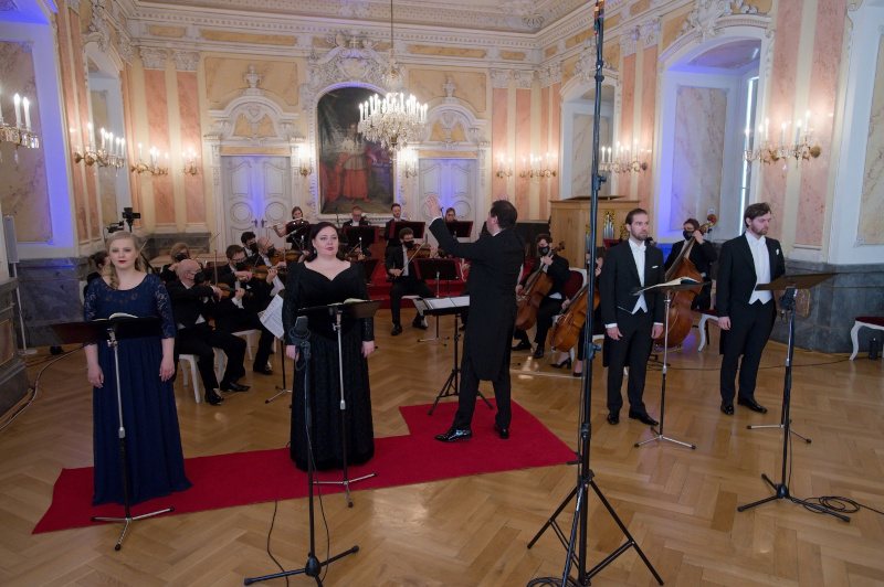 Tereza Zimková, Lucie Hilscherová, Jakub Klecker, Matúš Šimko, Roman Hoza a Moravská filharmonie Olomouc - Velikonoční koncert 2021 (foto Moravská filharmonie Olomouc)