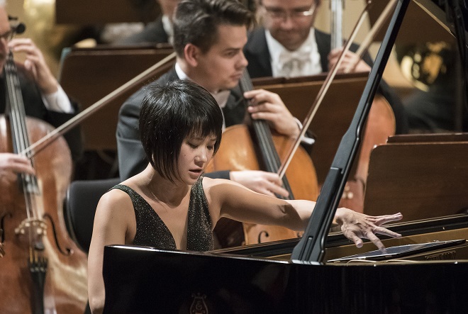 Yuja Wang, Česká filharmonie – Praha 6. 12. 2017 (zdroj ČF / foto © Petra Hajská)
