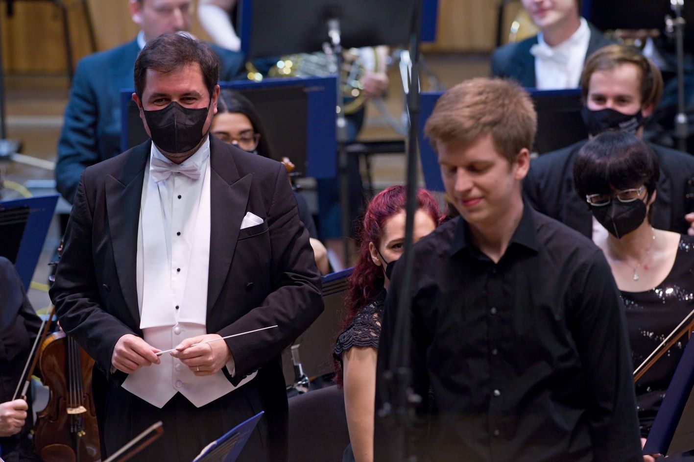 Jakub Klecker, Marek Kozák a Moravská filharmonie Olomouc - Koncert na přání 2021 (foto Moravská filharmonie Olomouc)