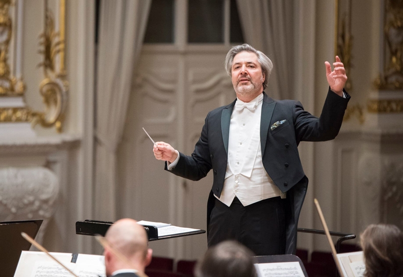 Slovenská filharmonie, Daniel Raiskin (foto Alexander Trizuljak)