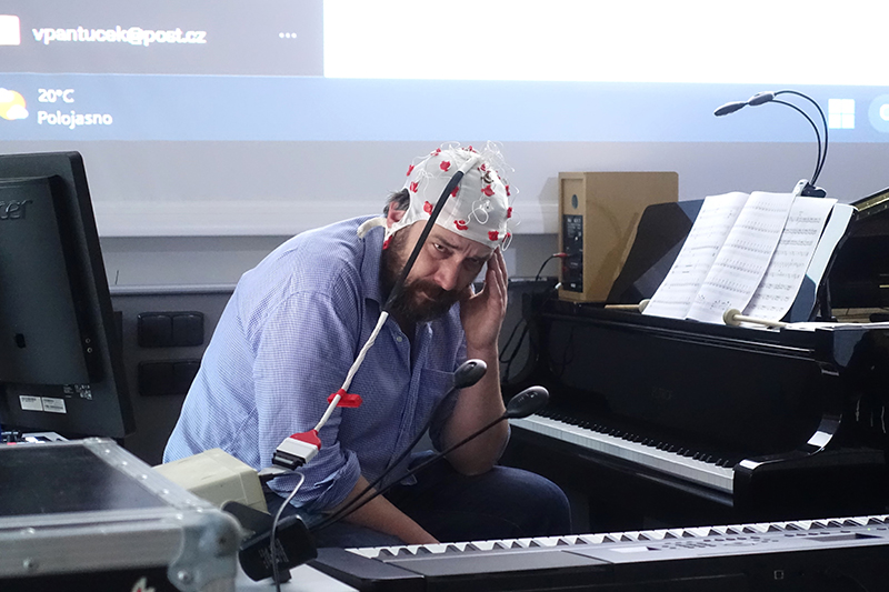 Brno Contemporary Orchestra: Fake a konfirmační zkreslení, 29. května 2023 – Viktor Pantůček (foto Lucie Šnajdrová)