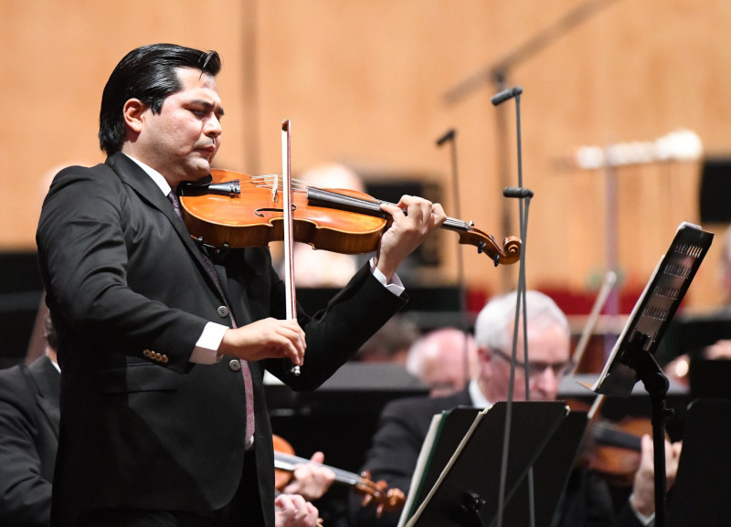 José Adolfo Alejo Solis a Filharmonie Brno - Zahajovací koncert MHFLJ 2021 (foto Martin Straka)
