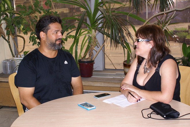 Efe Kişlali při rozhovoru s Alenou Kunčíkovou (foto Marcela Zweschperová)