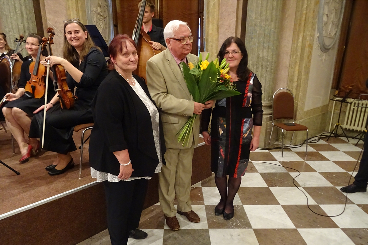 Předání Ceny Ministerstva kultury v oborech zájmových uměleckých aktivit RNDr. Vladimíru Žůrkovi (foto Stanislav Zakouřil)