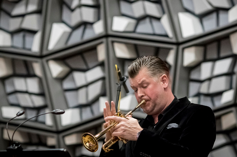 Jiří Houdek a Symfonický orchestr Českého rozhlasu (foto Vojtěch Brlický)
