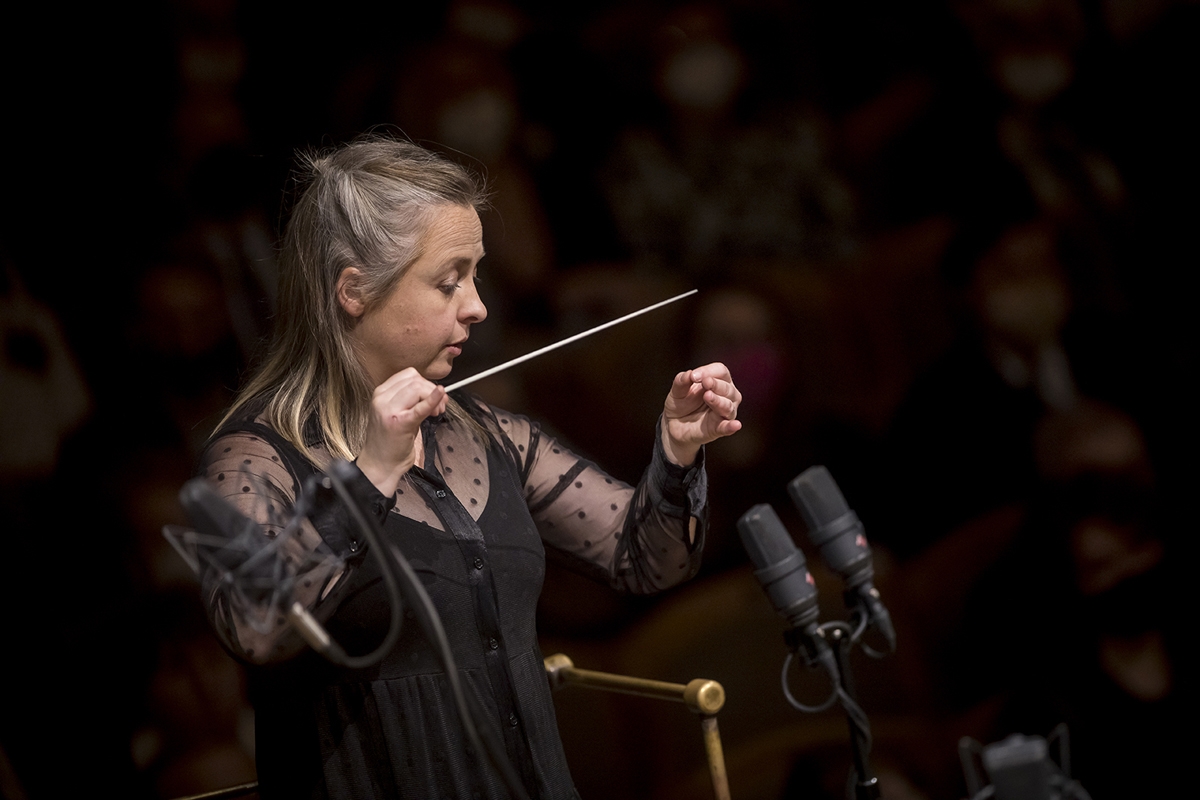 Holly Mathieson, Symfonický orchestr Českého rozhlasu –Pohádkový večer dirigentky Mathieson, 13. prosince 2021 (foto Vojtěch Brtnický)