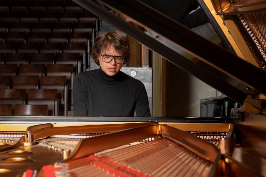 Lucas Debargue (foto Charly Rappo)