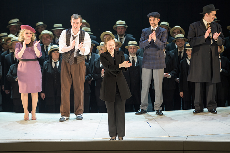 Musica non grata – Alexander Zemlinsky: Kleider machen Leute (Šaty dělají člověka), I. premiéra 24. února 2023, Státní opera Praha (foto Serghei Gherciu)