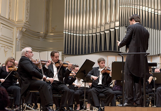 Slovenská filharmónia - dirigent Juraj Valčuha - Bratislava 10.3.2015 (foto Jan Lukáš) 