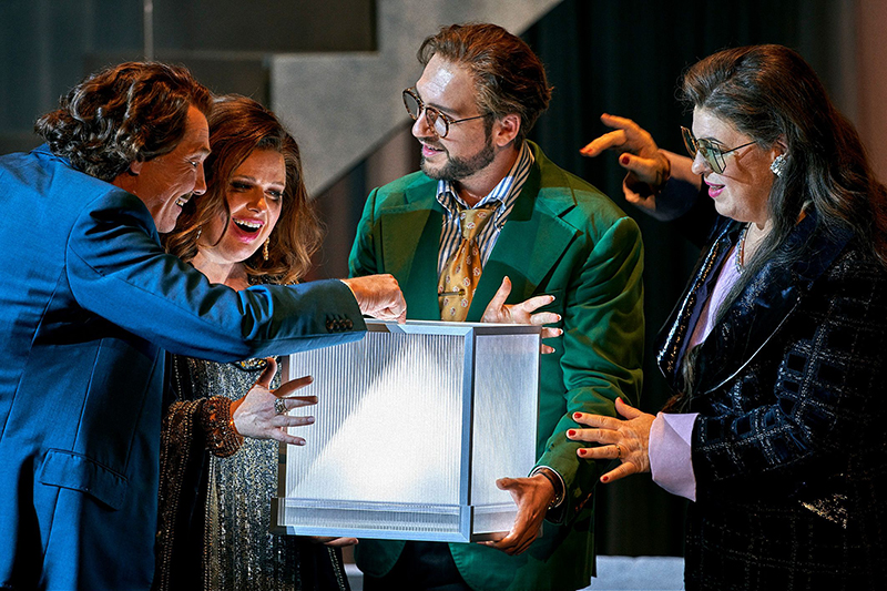 Richard Wagner: Prsten Nibelungův; Zlato Rýna, Bayreuther Festspiele – Raimund Nolte, Hailey Clark, Attilio Glaser a Christa Mayer (foto Enrico Nawrath)