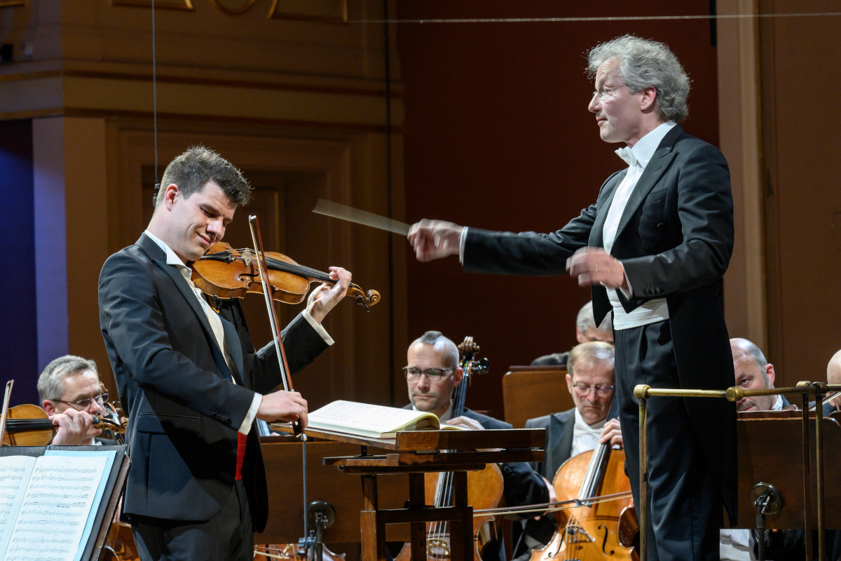 Jan Mráček, Franz Welser-Möst a Česká Filharmonie (foto Petra Hajská)
