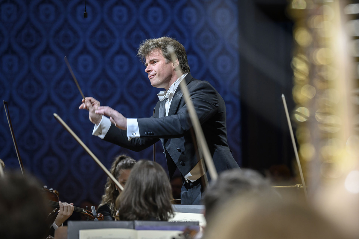 Česká filharmonie • Daniil Trifonov, 26. dubna 2023 – Jakub Hrůša (foto Petra Hajská)