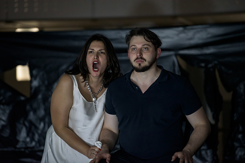 Musica non grata / Erwin Schulhoff: Plameny. Foto ze zkoušky. Victoria Korosunova (Žena) a Denys Pivnickij (Don Juan) (foto Serghei Gherciu)