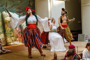 Tomáš Hanzlík: Piráti – Adriana Žigmundová, Helena Kalambová, Bedřich Lévi (zdroj Michal Málek)