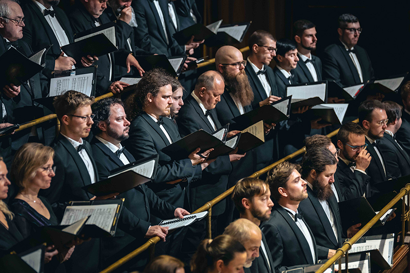 Symfonický orchestr hl. m. Prahy FOK: Stabat Mater, 27. března 2024, Obecní dům, Smetanova síň – Český filharmonický sbor Brno (foto Petr Chodura)