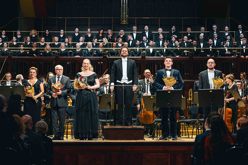 Symfonický orchestr hl. m. Prahy FOK: Stabat Mater, 27. března 2024, Obecní dům, Smetanova síň – Jana Sibera, Jana Hrochová, Tomáš Brauner, Daniel Matoušek, Jan Šťáva, Symfonický orchestr hl. m. Prahy FOK a Český filharmonický sbor Brno (foto Petr Chodura)