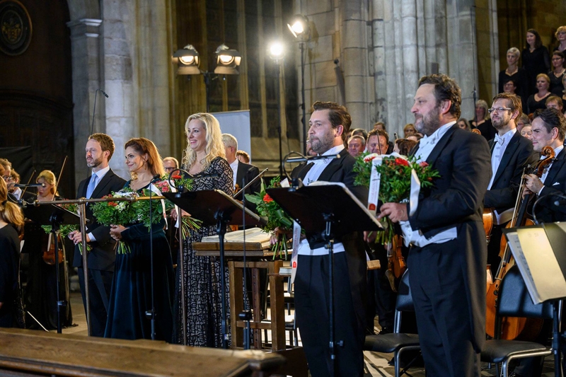 Dvořákova Praha, 16. září 2021: Česká filharmonie, Pražský filharmonický sbor, Petr Altrichter, Eva Hornyáková, Jana Hrochová, Richard Samek, Gustáv Beláček (foto Petra Hajská)