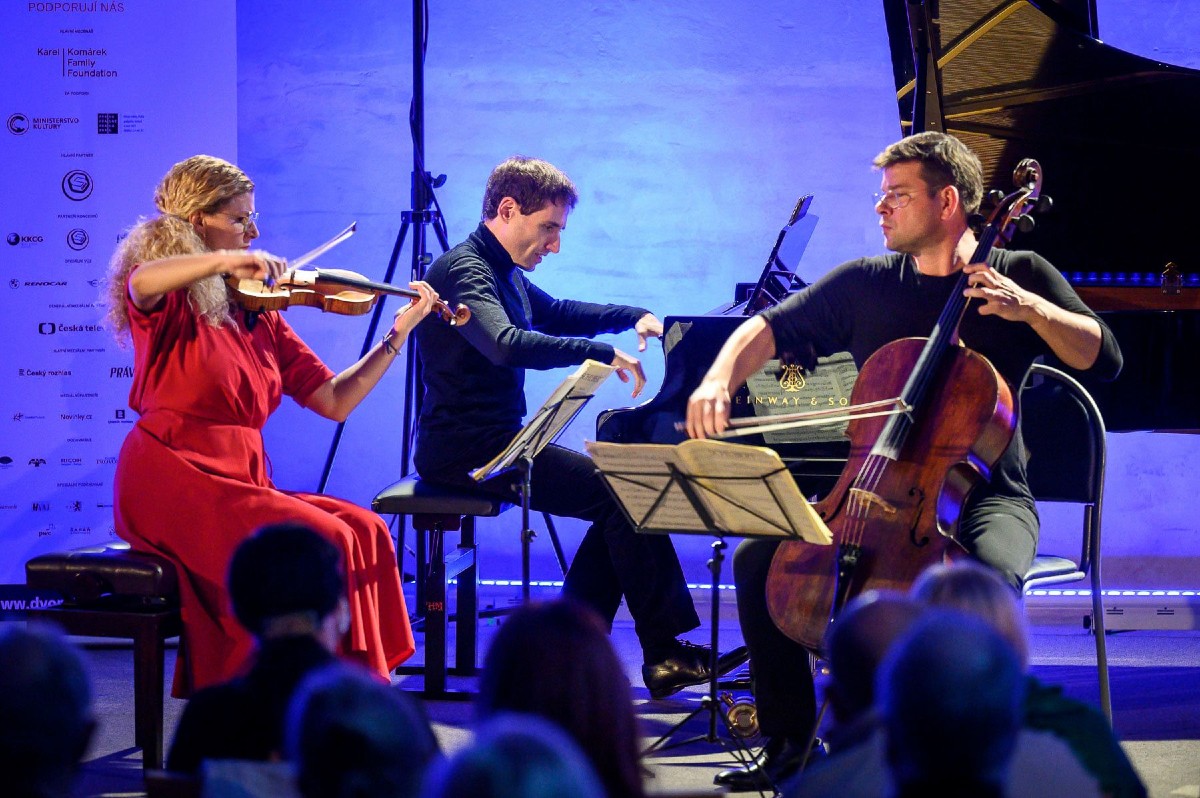 Veronika Jarůšková – housle, Peter Jarůšek – violoncello, Boris Giltburg – klavír, festival Dvořákova Praha, 19. září 2021 (zdroj Dvořákova Praha)