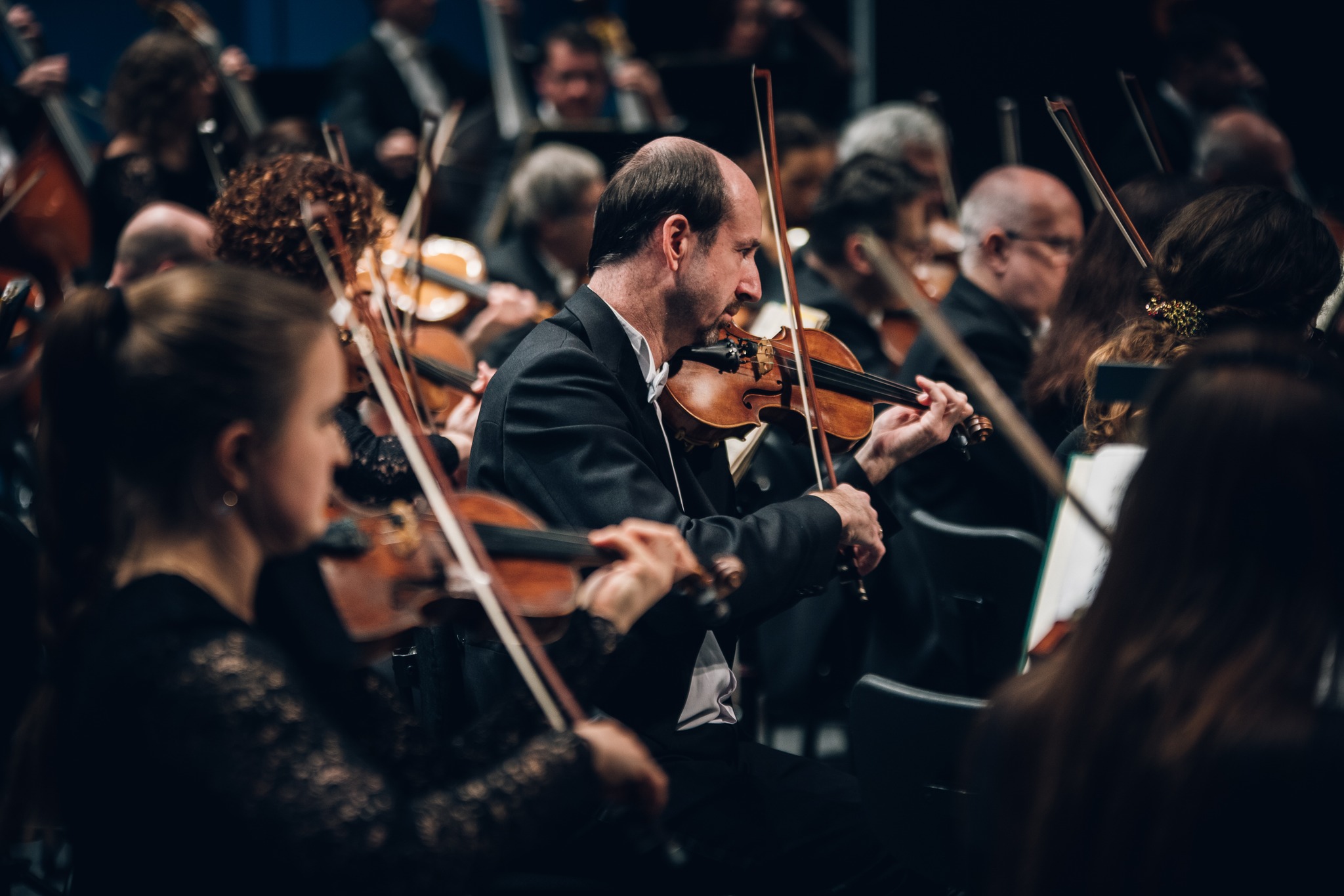 Tomáš Netopil a Filharmonie Brno (foto Štěpán Plucar)
