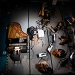 Pavel Šnajdr, Wolfgang Heisig a Brno Contemporary Orchestra - Stroje a strojky, 2022 (foto Jan Prokopius)