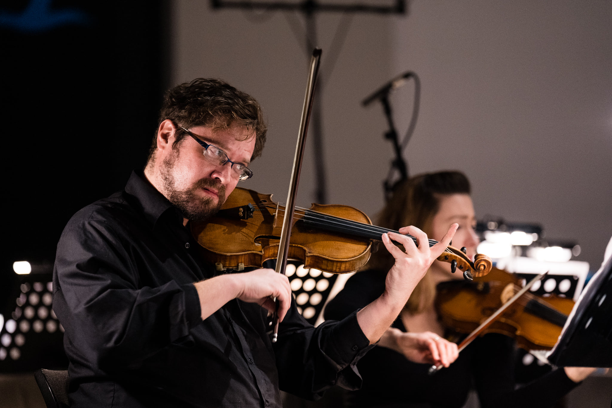 Pavel Šnajdr a Brno Contemporary Orchestra - Stroje a strojky, 2022 (foto Jan Prokopius)
