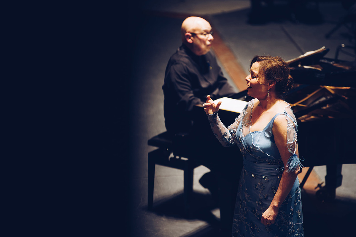 Mozart & Mahler Martiny Jankové – Dennis Russell Davies, Martina Janková, Filharmonie Brno, 24. března 2022 (foto Vojtěch Kába)
