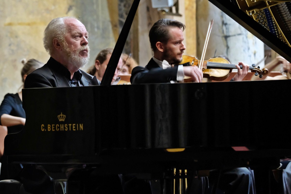Lebendes Grenzland / Živé pohraničí: Zahajovací koncert 4. ročníku mezinárodního hudebního festivalu –Gerhard Oppitz, 8. července 2022 (zdroj Západočeský symfonický orchestr Mariánské Lázně)