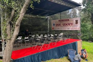 Opera v Šárce: foto z příprav inscenace Dvě vdovy (zdroj Opera v Šárce)