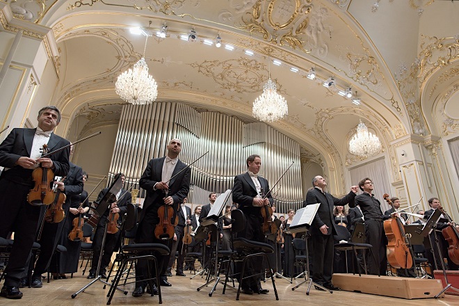 Ladislav Szathmáry (violončelo), Slovenská filharmónia, dirigent Fabrizio Ventura -Bratislava 21./22.1.2016 (foto Ján Lukáš)