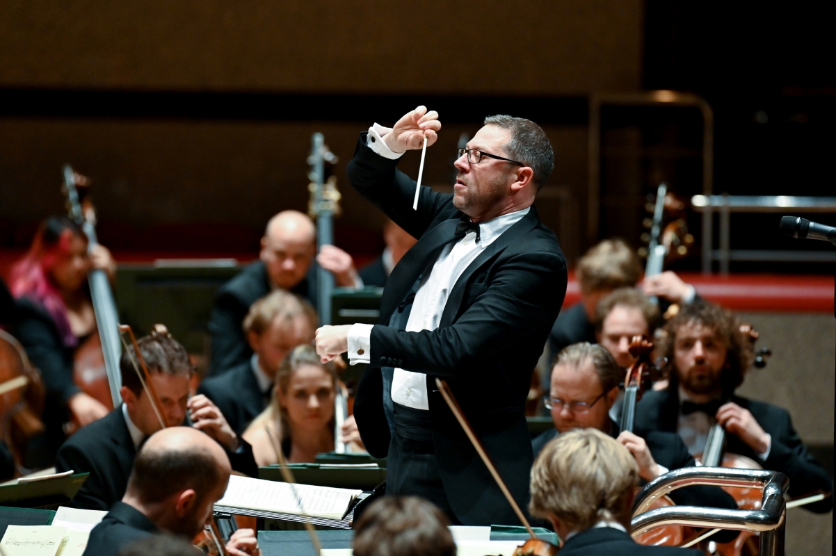 Sinfonia of London, John Wilson (zdroj Sinfonia of London)