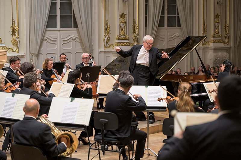 Slovenská filharmónia: Mozart, Mendelssohn 1. december 2022 –Slovenská filharmónia, Slovenský filharmonický zbor, Petr Altrichter – dirigent (foto Alexander Trizuljak)